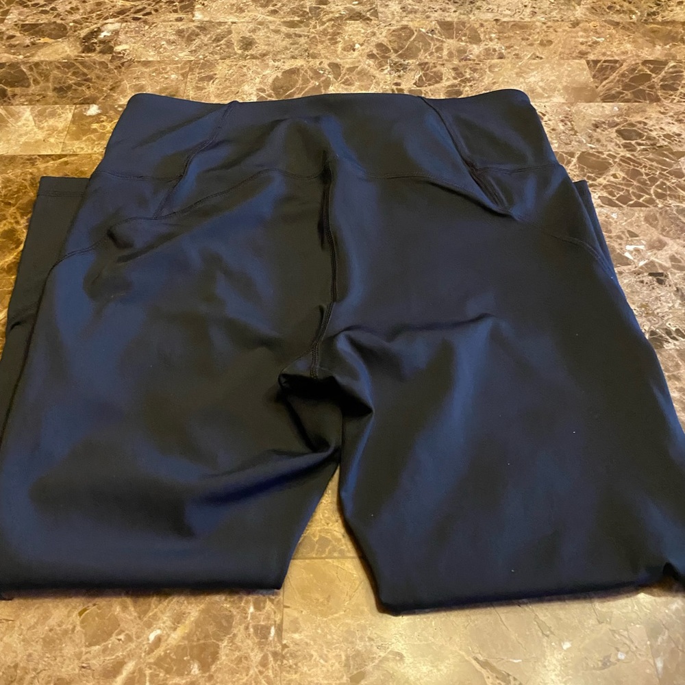NWOT Capri leggings. - Picture 2 of 6
